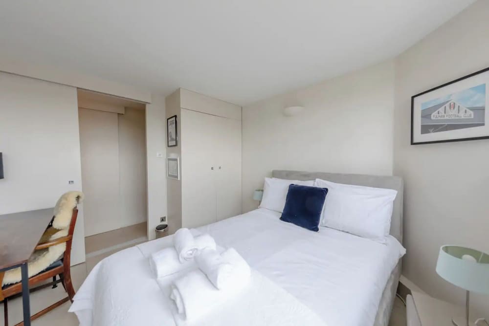 Scenic Riverside 2BD Flat - Chelsea