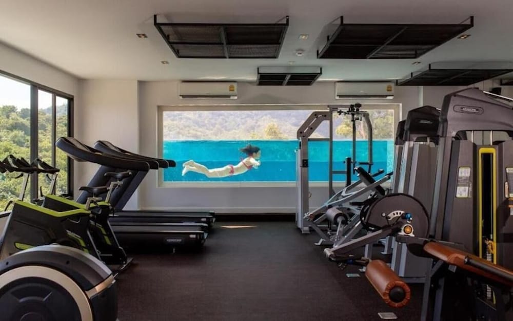1BR Loft Pool Gym Walk to Naiharn C181