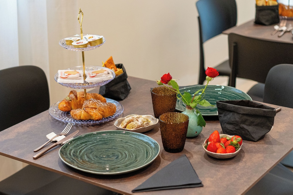 Hera rooms and suites