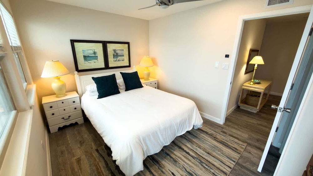 Penthouse Beachfront Views Renovated 4 Bedroom Condo