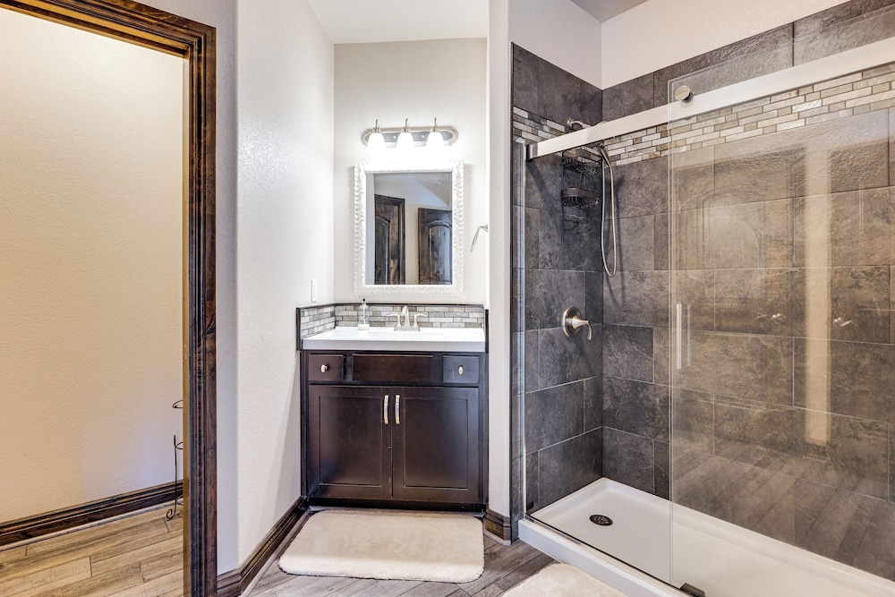 Hot Tub & Games Galore! Colorado Springs Retreat