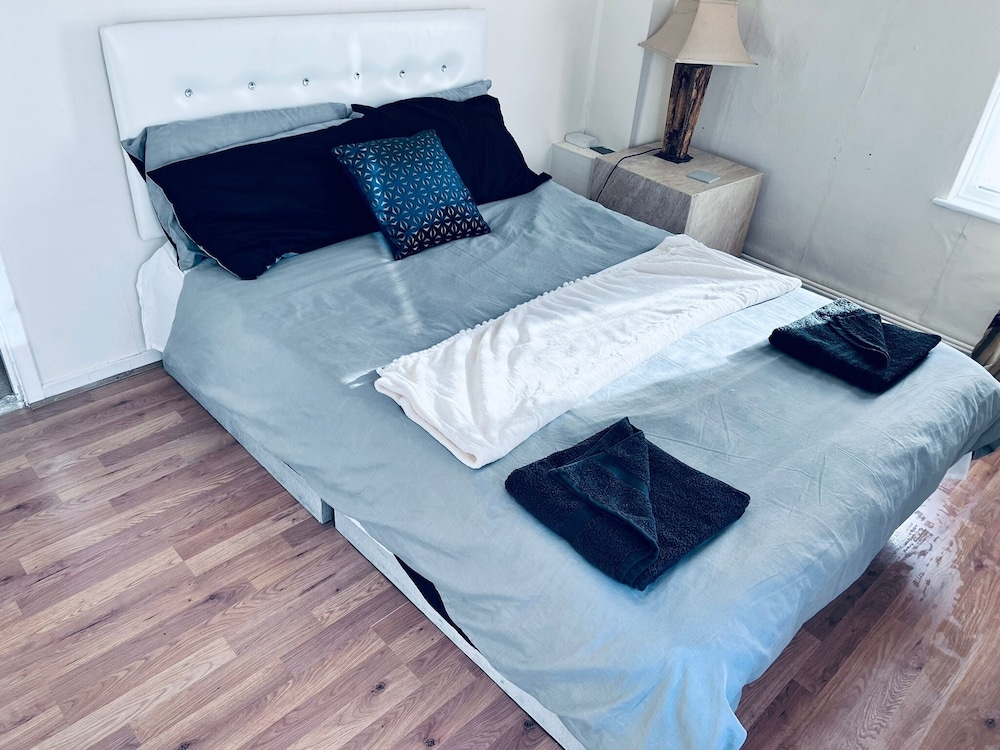 Beautiful 3-bed House in High Wycombe view 4