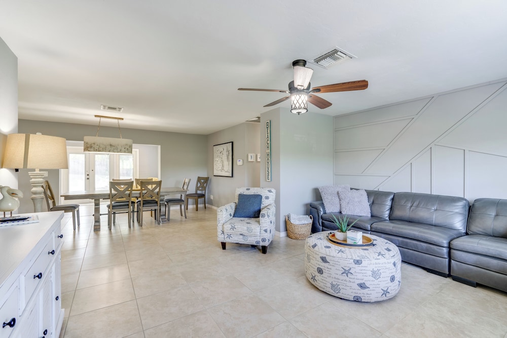 8 Mi to Fort Myers Beach: Poolside Paradise!