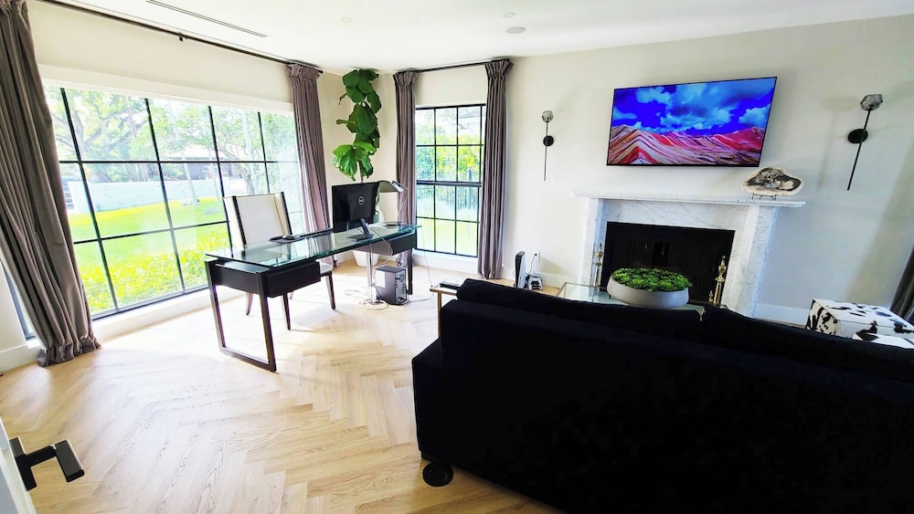 New 5 Bedroom Modern Villa on Golf Course