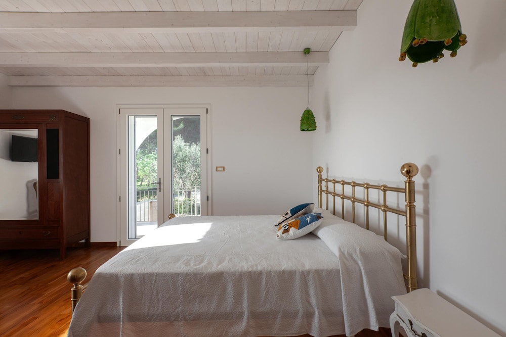 Sunny House Trilo with Pool view 3