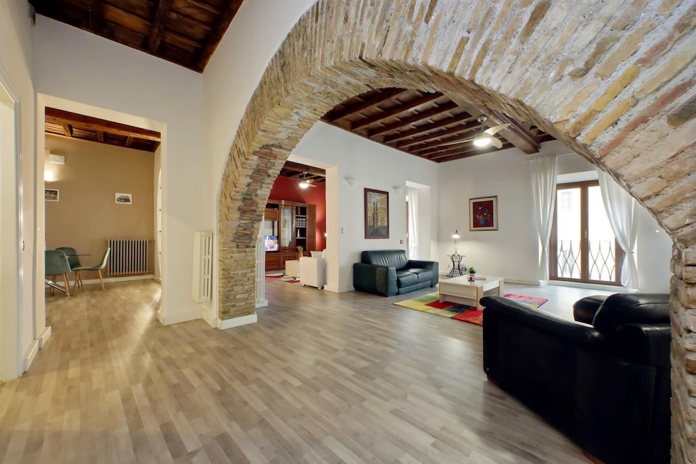 Luxury Navona Apartment