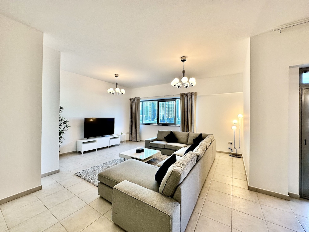 Lux BnB Executive Tower Business Bay