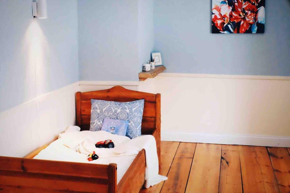 Charming 6 Bedroom House & Horse Farm - Sleeps 12 view 3