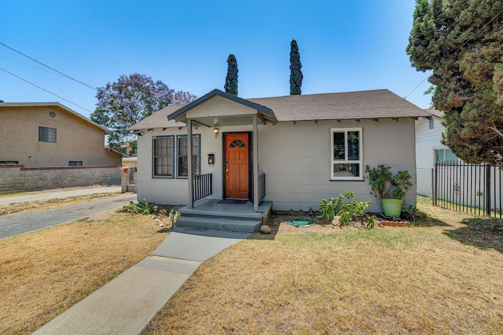 3 Mi to Airport: Pet-friendly Home in Ontario Home