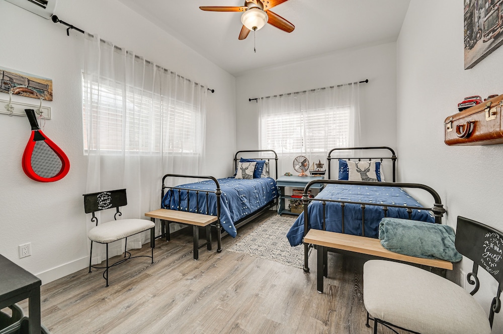 Grill & Patio: Charming Cabin in Munds Park