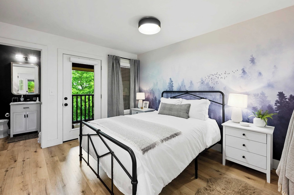 Firefly Mountain Suites Sleeps 36 Indoor Pool, Hot Tub, Game Room, Playground