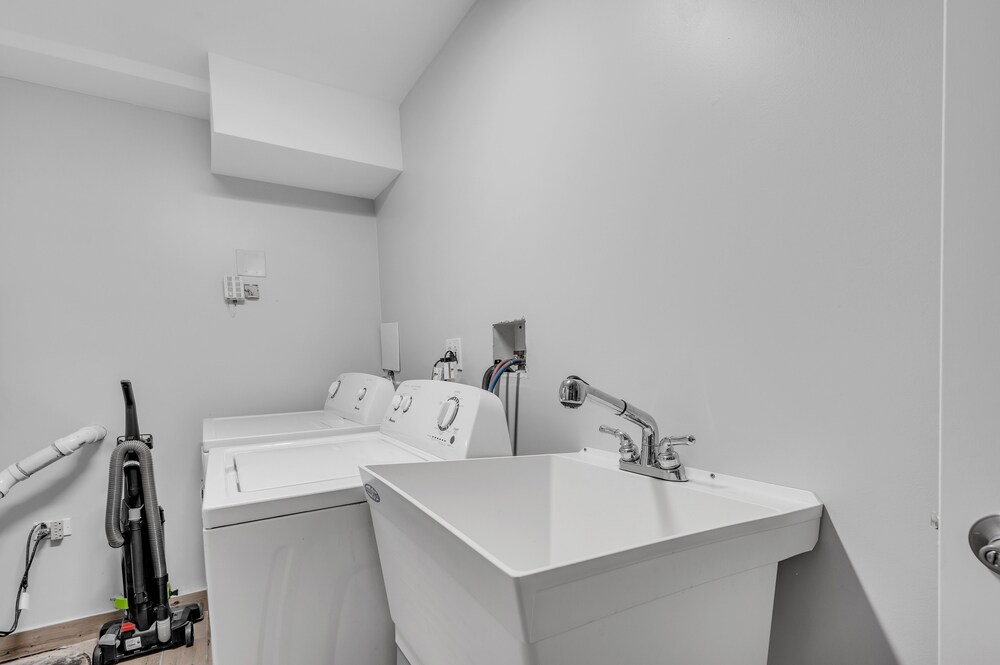 Modern Design 2bd Garden Condo Near United Center by AllSet Turnover photo 4