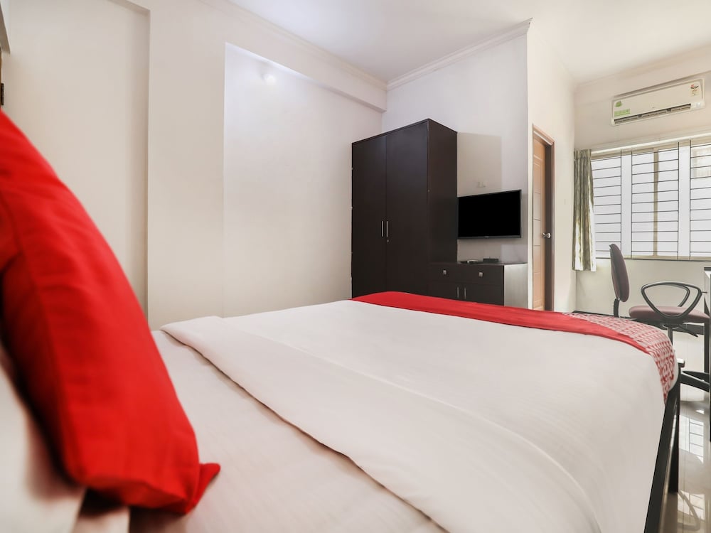OYO 29638 Gmr 18 Hotel