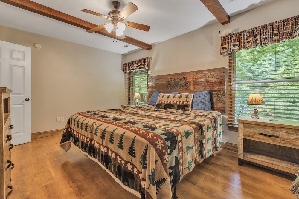 Cozy Cabin Between Gatlinburg & Pigeon Forge W/ Hot Tub 1 Bedroom Cabin by Redawning view 3