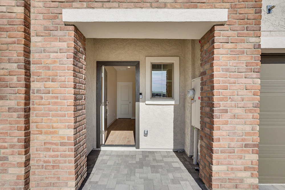 Community Pool & Hiking Trails: Deer Valley Condo