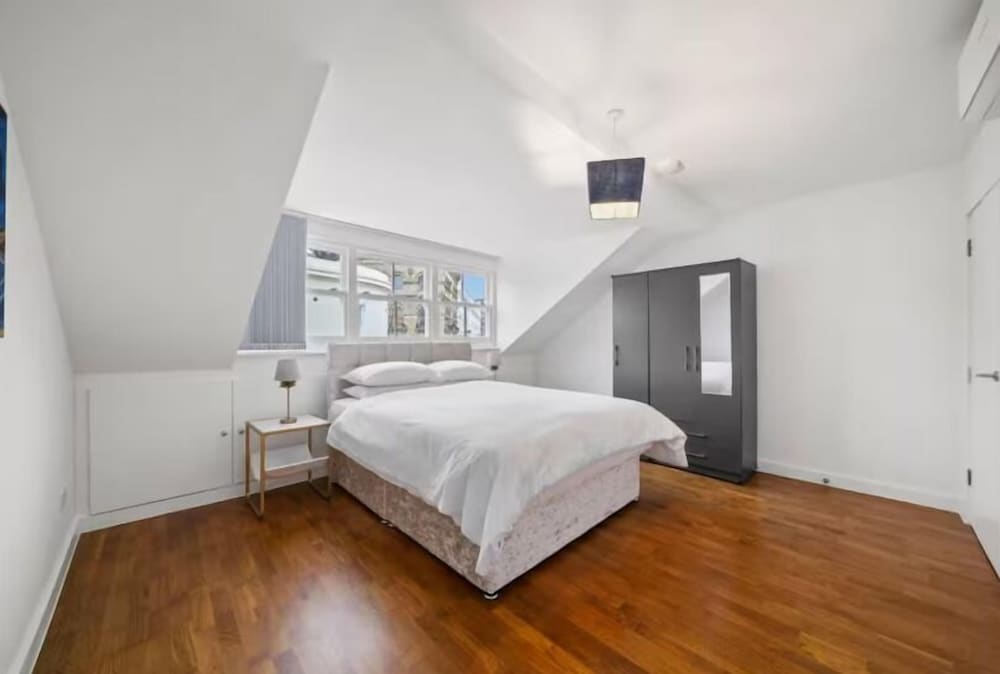 Flat 2 Victoria Grove