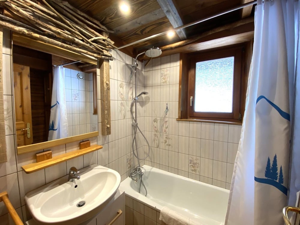 LE Renne Chalet en Bois au Calme Avec SPA Jacuzzi
