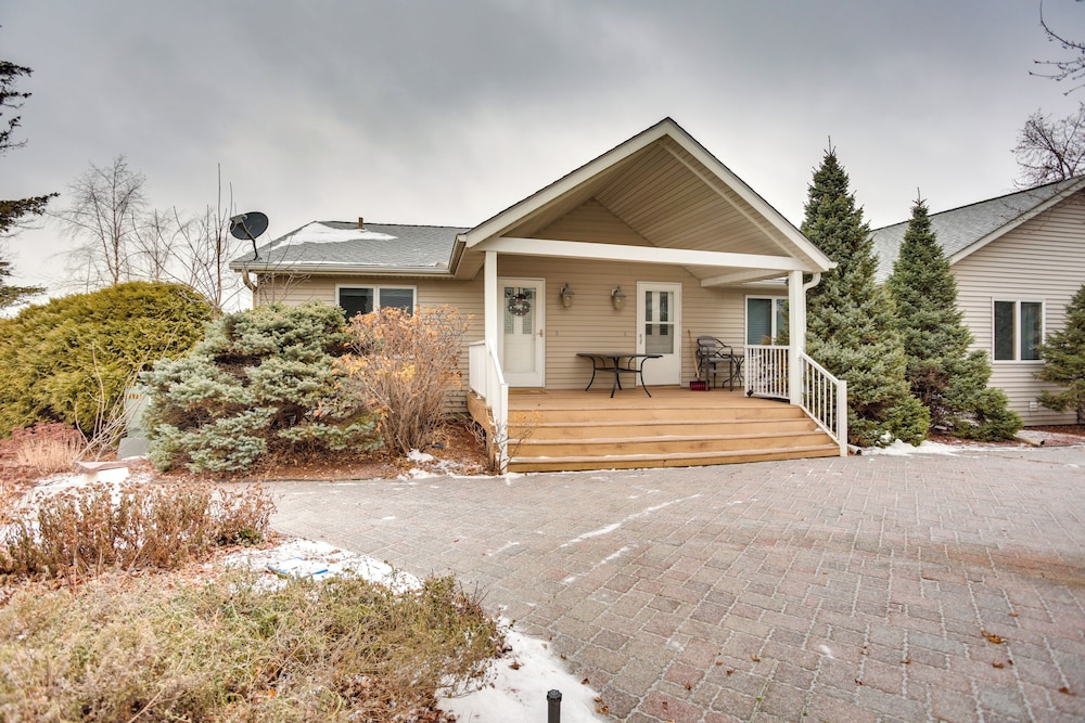Spacious Lakefront Home w/ Spectacular Views!