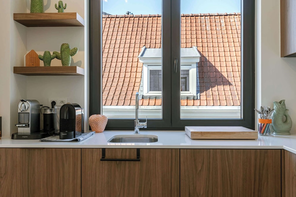 The Sassy Summit - Chic Comfort Views Good Vibe