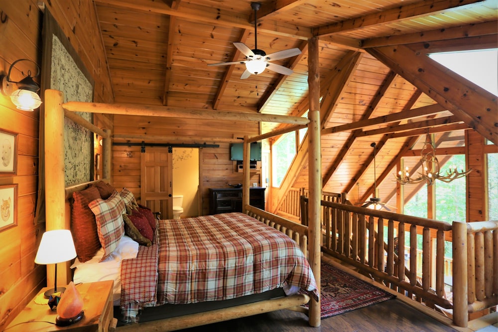 Always & Forever 1 Bedroom Cabin by RedAwning view 3