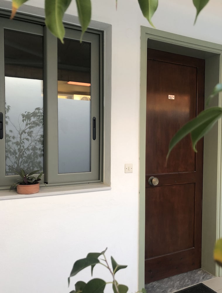 Oleander Apartments