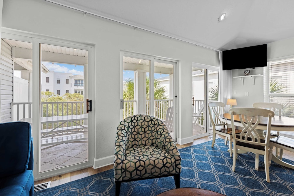 A Perfect Summer West by Avantstay Private Pool & Bikes