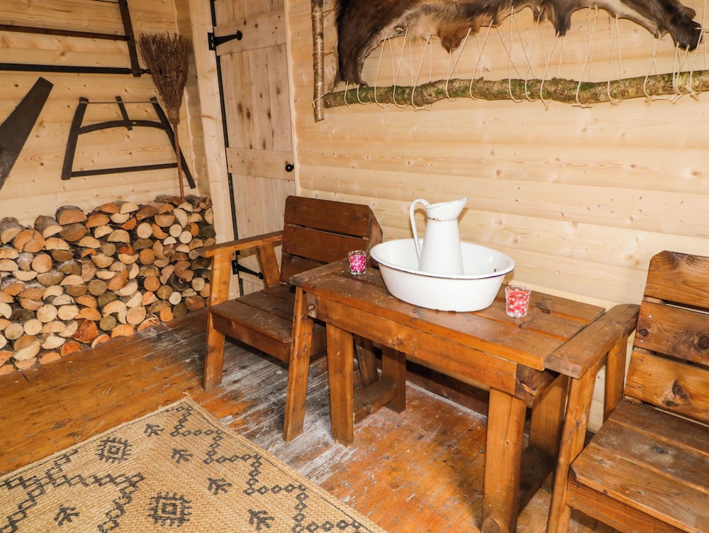 Apache Falls Lodge