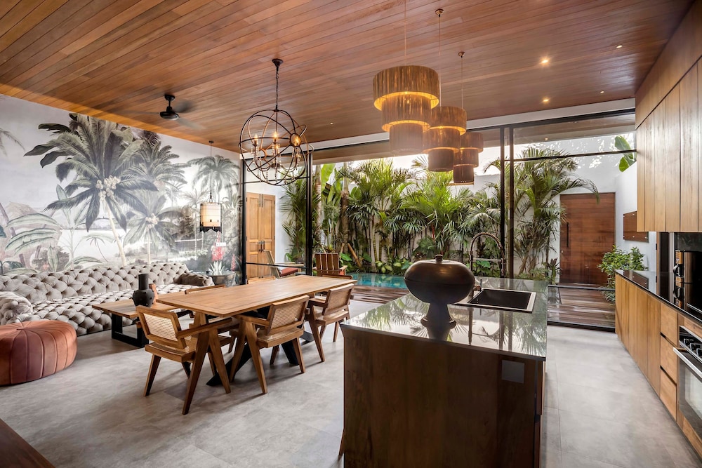 Nusantara Loft 3 Raijua by Alfred in Bali - Stunning 3 BD Loft w Private Pool Near the Beach Pererenan Beach - Canggu
