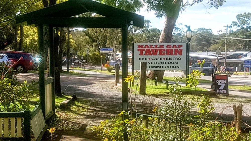 Halls Gap Tavern