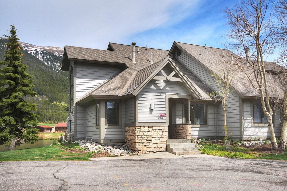 Private Mountain Town home Pet Friendly with Great Views - WD12 by Redawning