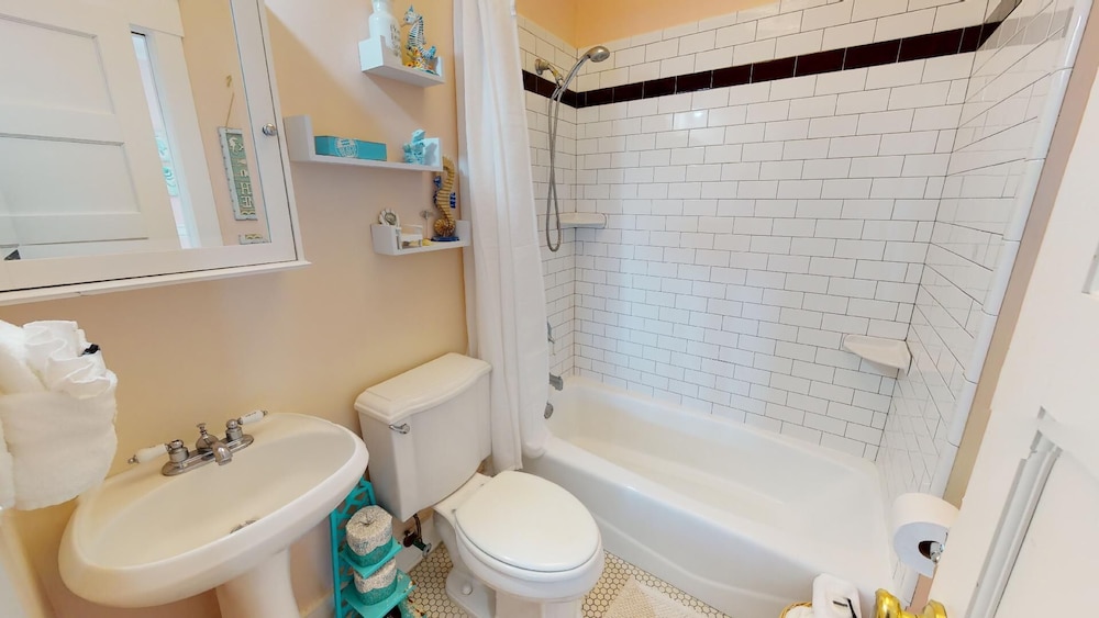 Thirst N' Howl by Tybee Vacation Rentals