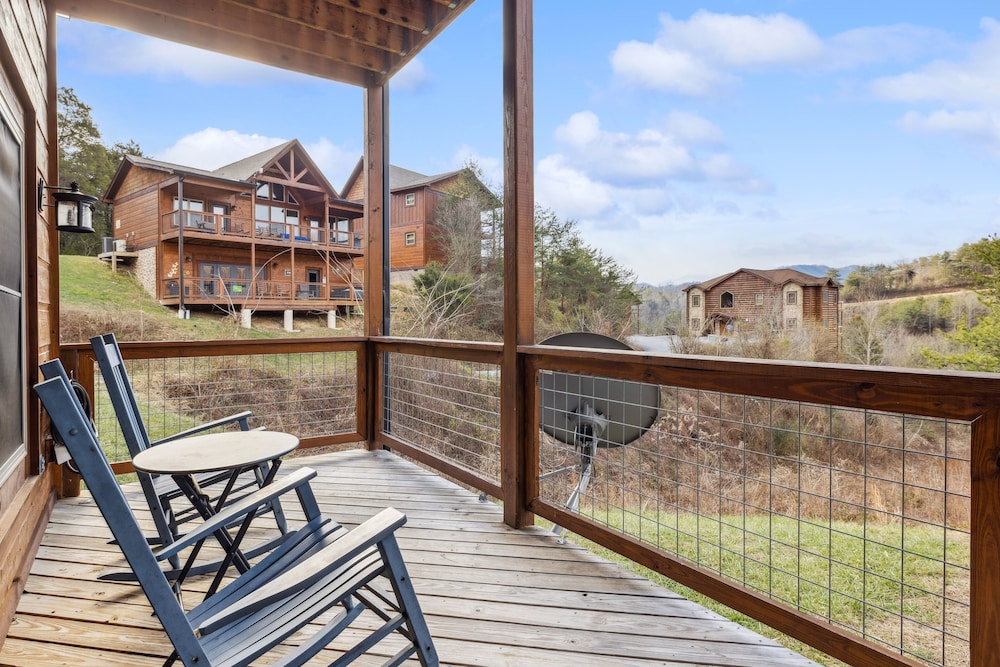 Eden Of The Smokies 5 Bedroom Cabin