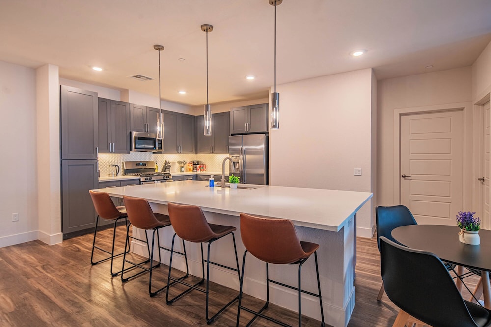 ROVE LIVING/KB - Scottsdale Grand