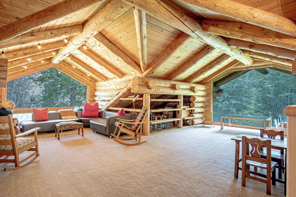 The Barn on Warm Springs Creek - 9 Riverfront Acres