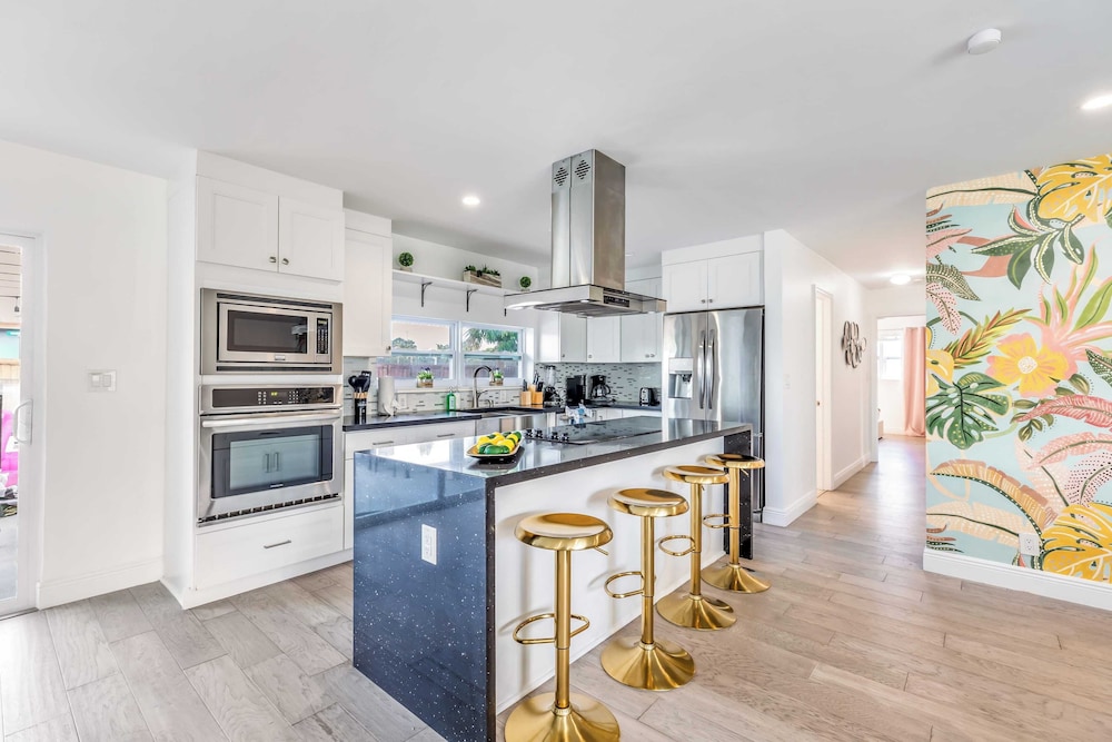 Pool, Hot Tub & Putting Green Near Deerfield Beach Oasis on Fourth by Avantstay