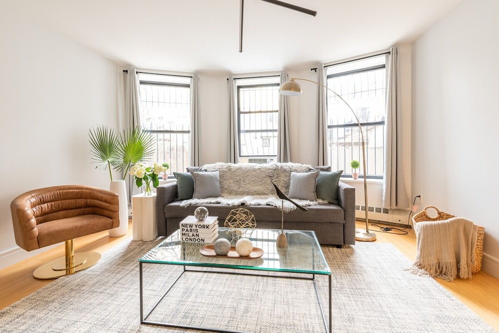 Cypress Court I by Rove Travel 2BR Harlem Apt