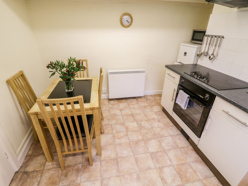 4 Rose Cottages