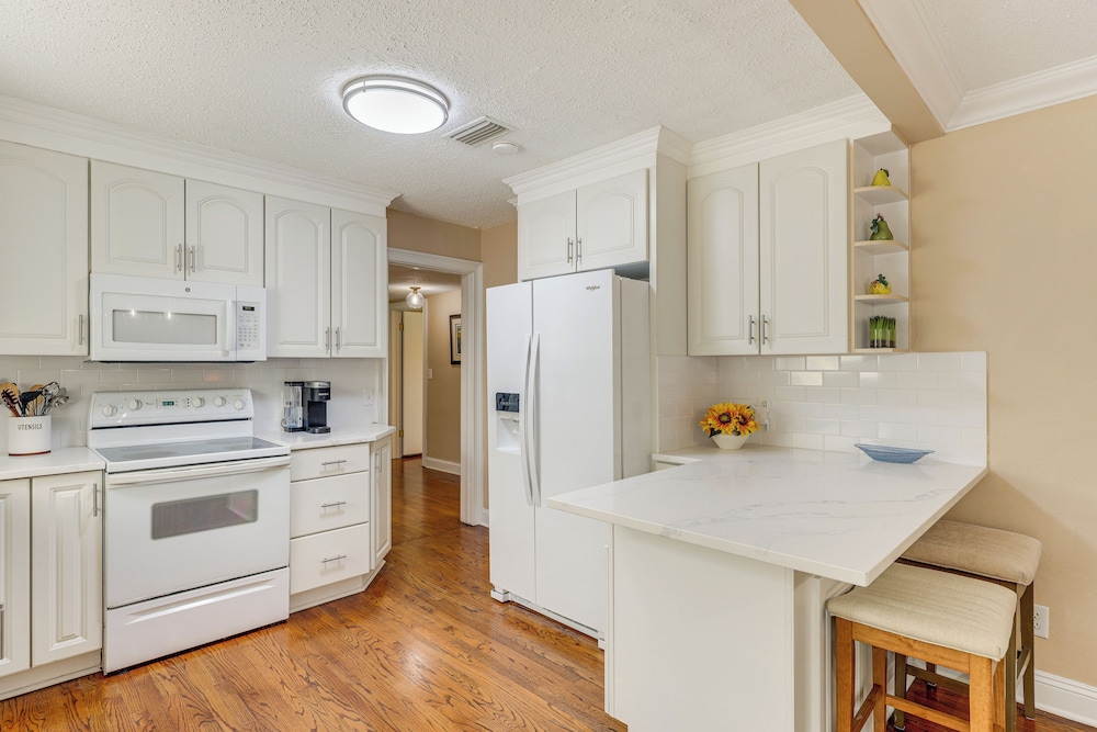 Family Home 5 Mi to Riverwalk & Jaguars Games!