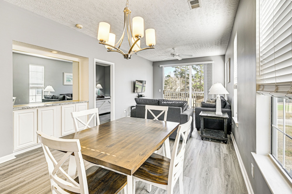 5 Mi to Myrtle Beach Hot Spots: Condo w/ Perks!