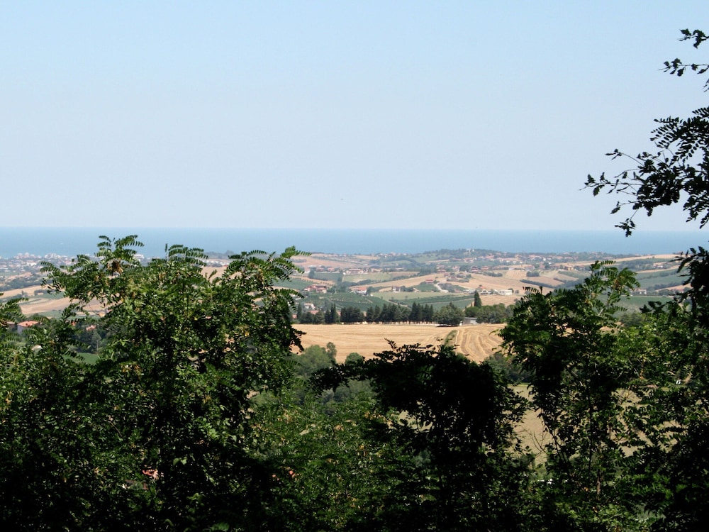 Lovely Holiday Home in Monte Colombo on Farm view 3