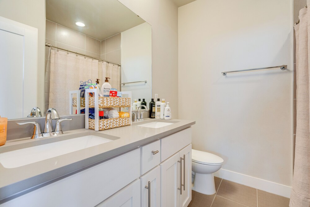 21 Mi to Dtwn: Spacious Home in Austin Suburbs!