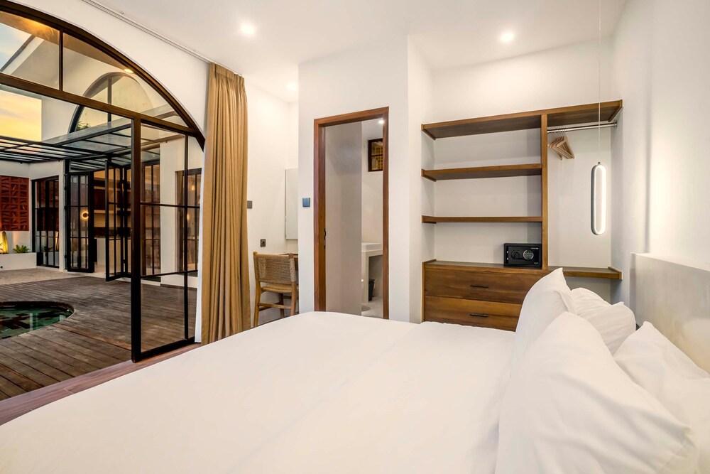 Casa Copper by Alfred in Bali - Tropical Luxury 3BR Pool Villa in the Heart Canggu