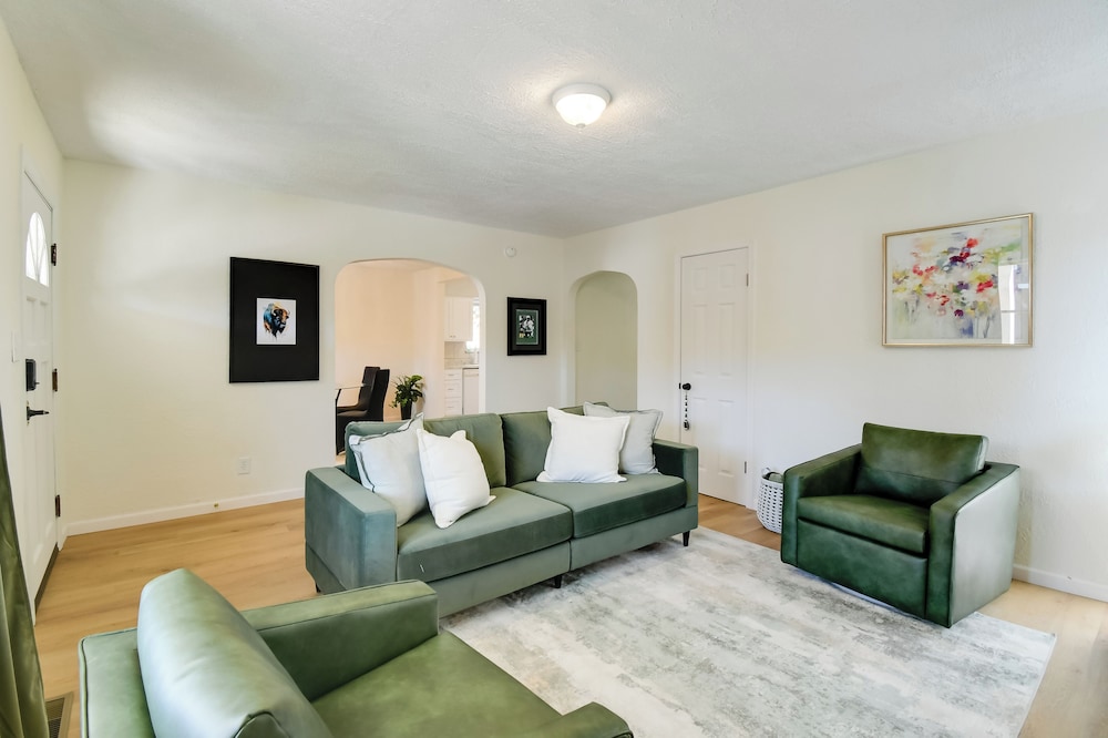 Walk to Ritter Park: Renovated Home Near Marshall!