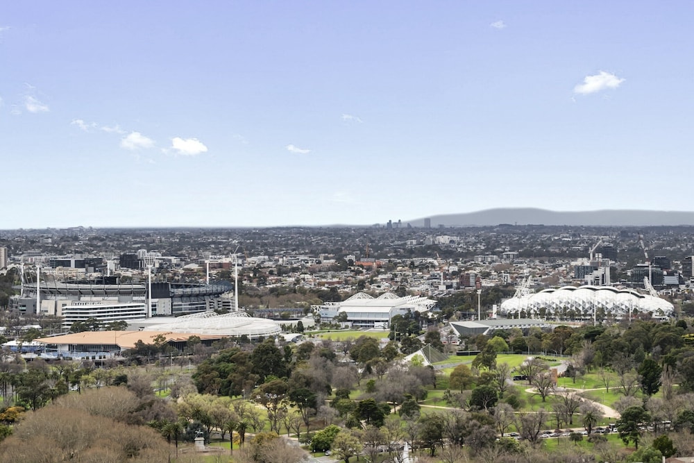 City Stay Steps From Yarra River Walks