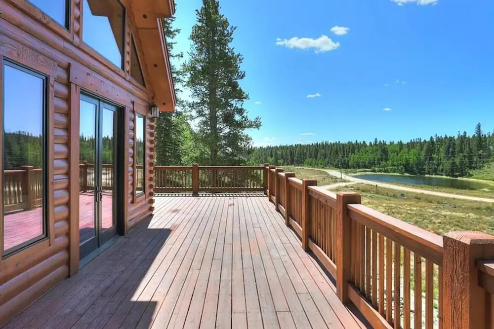 Four Seasons Lodge Views of 3 Peaks Hot Tub Immaculate 2 Year old Home view 2