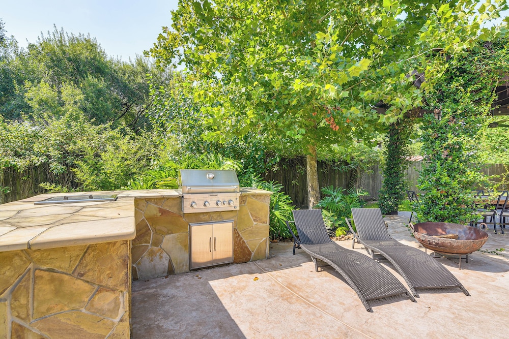 Pool & Hot Tub: Family-friendly Houston Area Home!