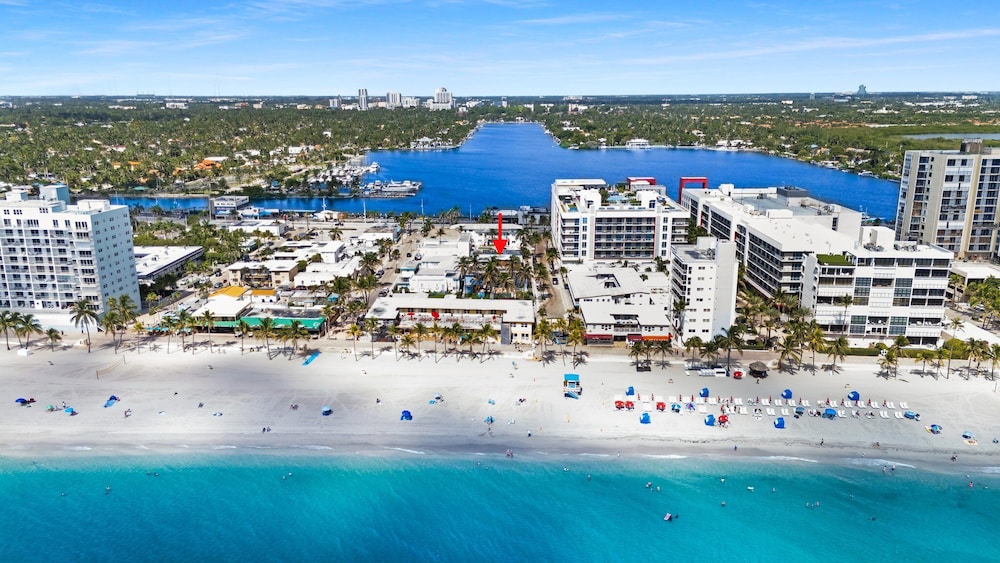 Hotel Newly Renovated #4 Close to the Beach w/ Parking - Image 1