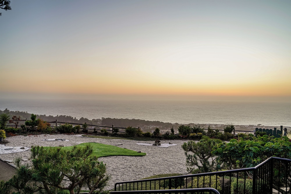 Delightful 2BR Mountain OceanSunset View