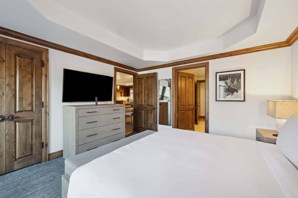 Aspen Mountain Residences Luxe 3 Bedroom Residence in Heart of Downtown Aspen