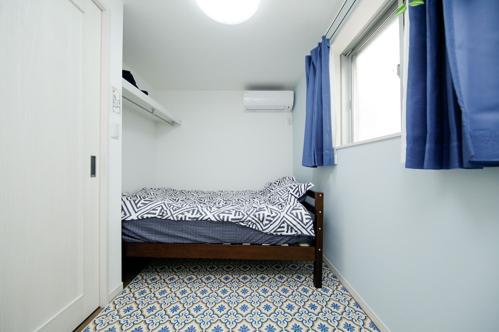 Higashi-Rokugo House WHITE by Tranova